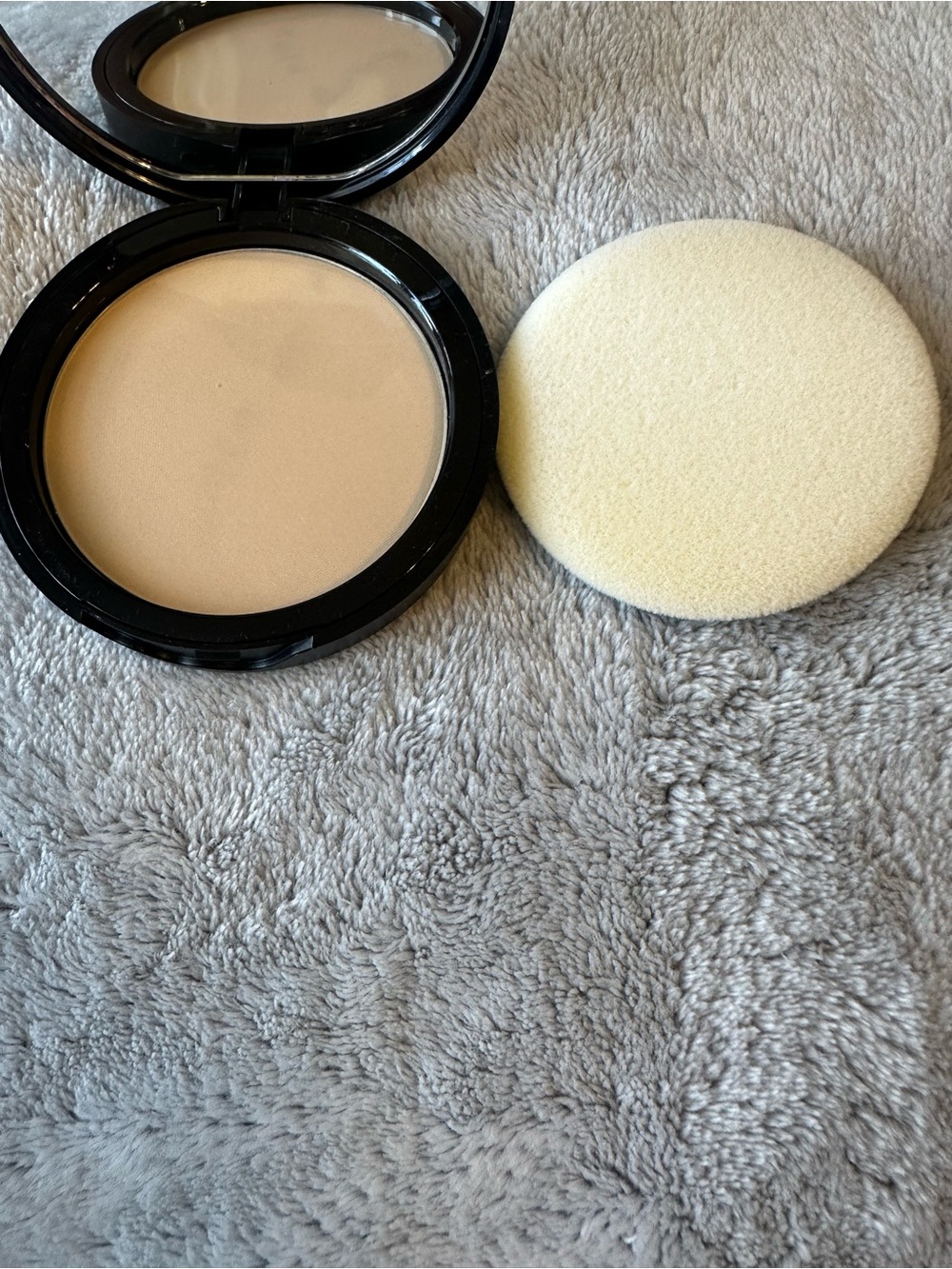 KVd Lock-It Finishing Powder & Pearnova Bronzer + Contour Stick - Black & Pink - Picture 6 of 11